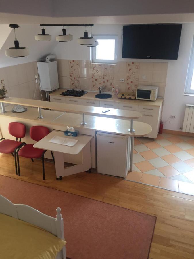 Апартаменты Casa Flavia Sancraiu de Mures Экстерьер фото